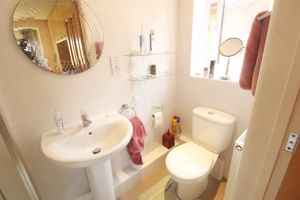 Ensuite Shower/WC- click for photo gallery